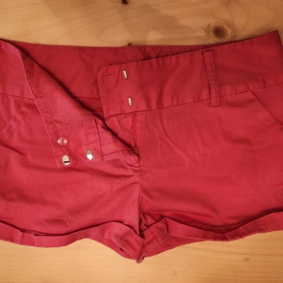 Guess Pants - Guess shorts Cuffed hem